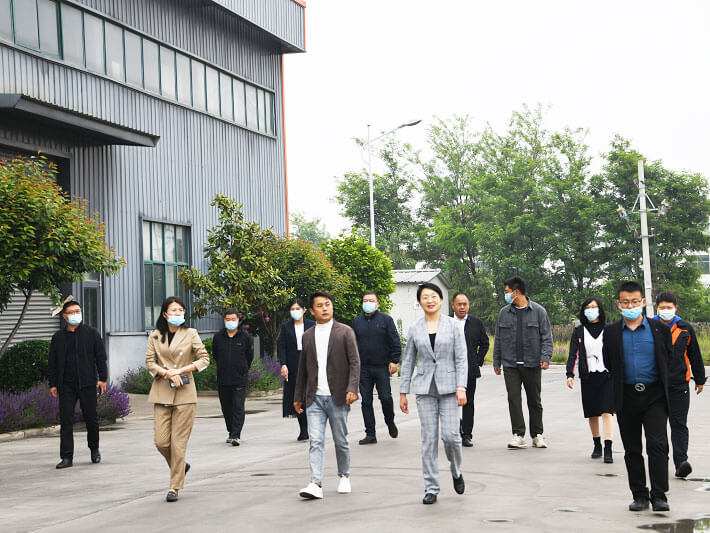 青州市新生代企業(yè)家商會走進(jìn)合力包裝參觀學(xué)習(xí)